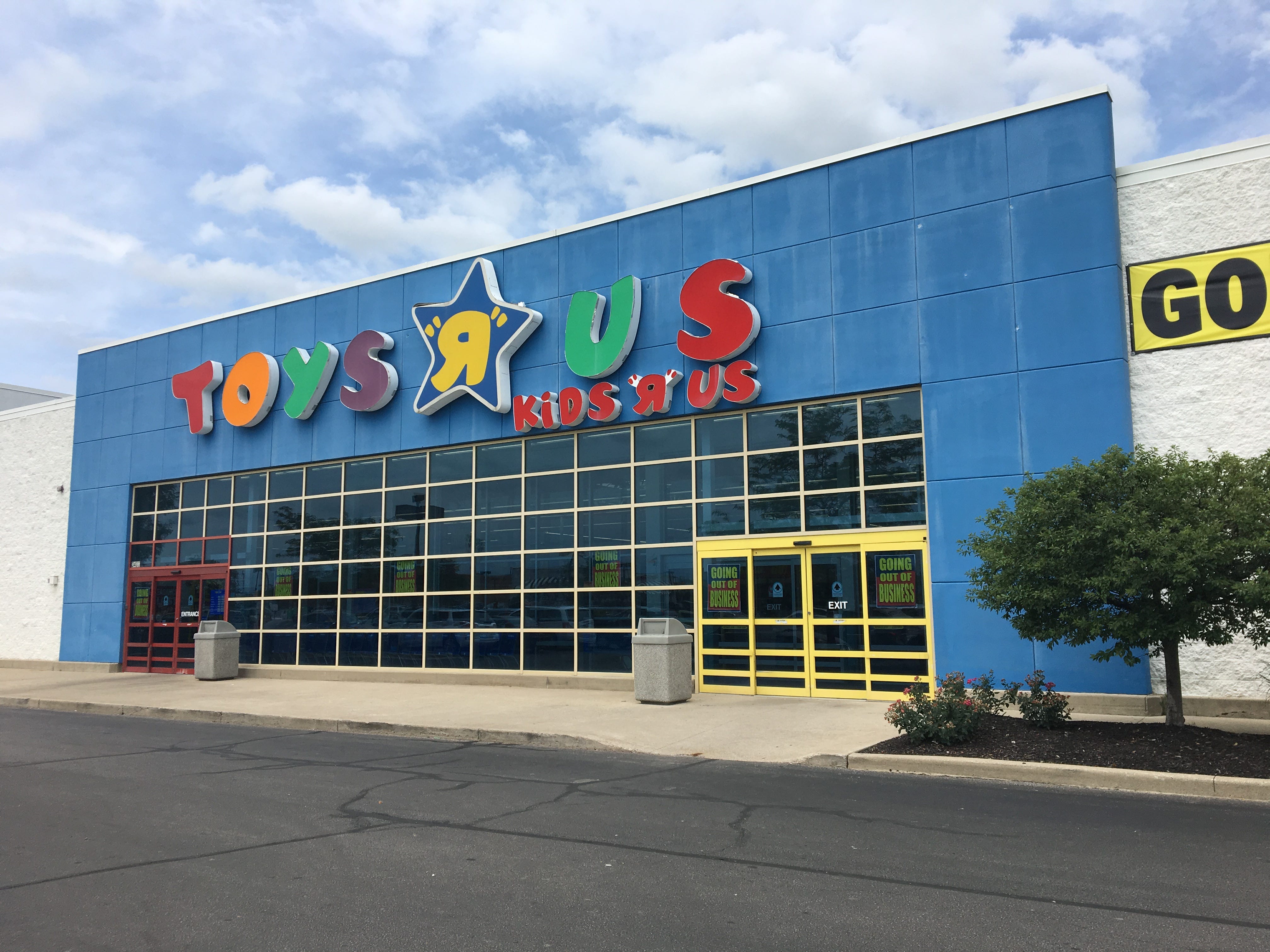 nearest toys r us store to me